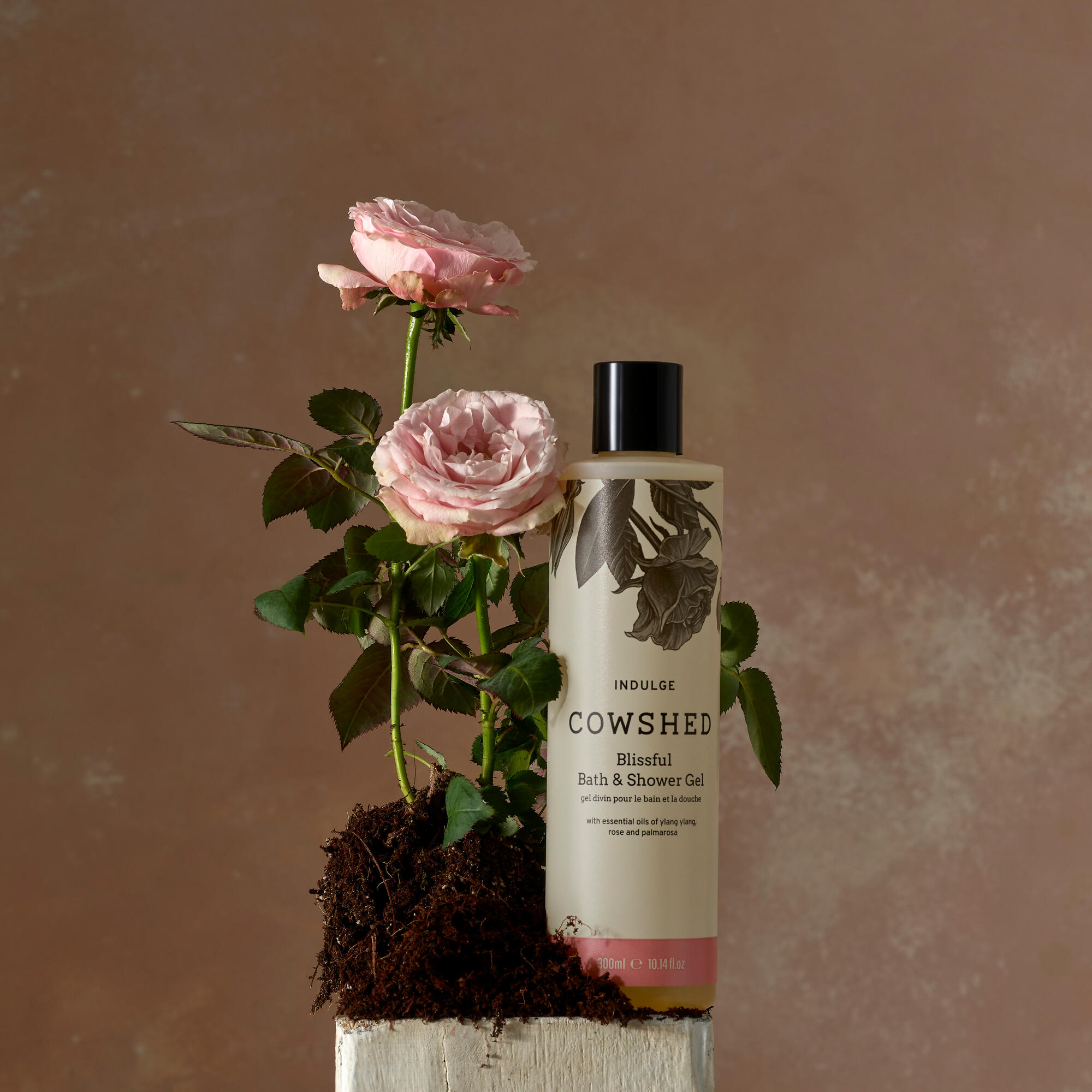 Indulge Bath & Shower Gel 300ml Cowshed